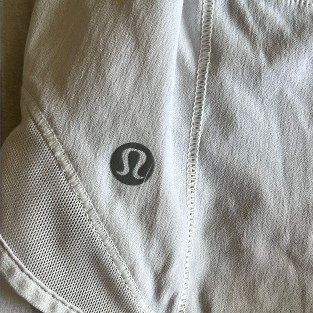 Lululemon Hotty Hot Shorts 2 - Picture 7 of 8